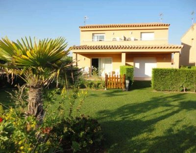 Naturcasas: Casa en L’Escala a 5 min. de la playa con piscina y barbacoa