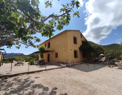 Casas Amarillas. Finca El Campillo